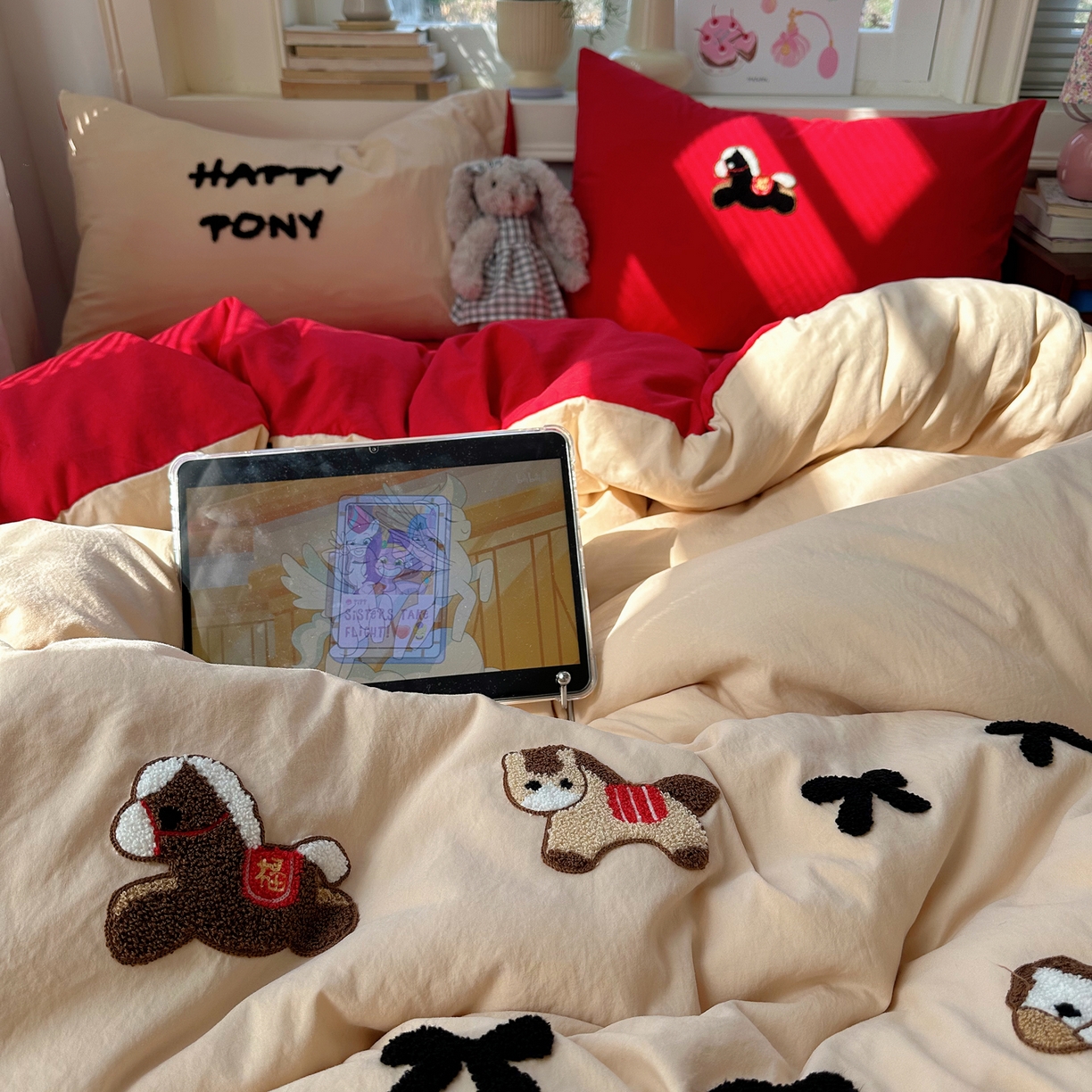 91家纺网 家纺一手货源 找家纺 顾里家纺 2026春夏新款ins可爱风云朵毛巾绣四件套（会员-3元  床笠定制不退换0 红马驹