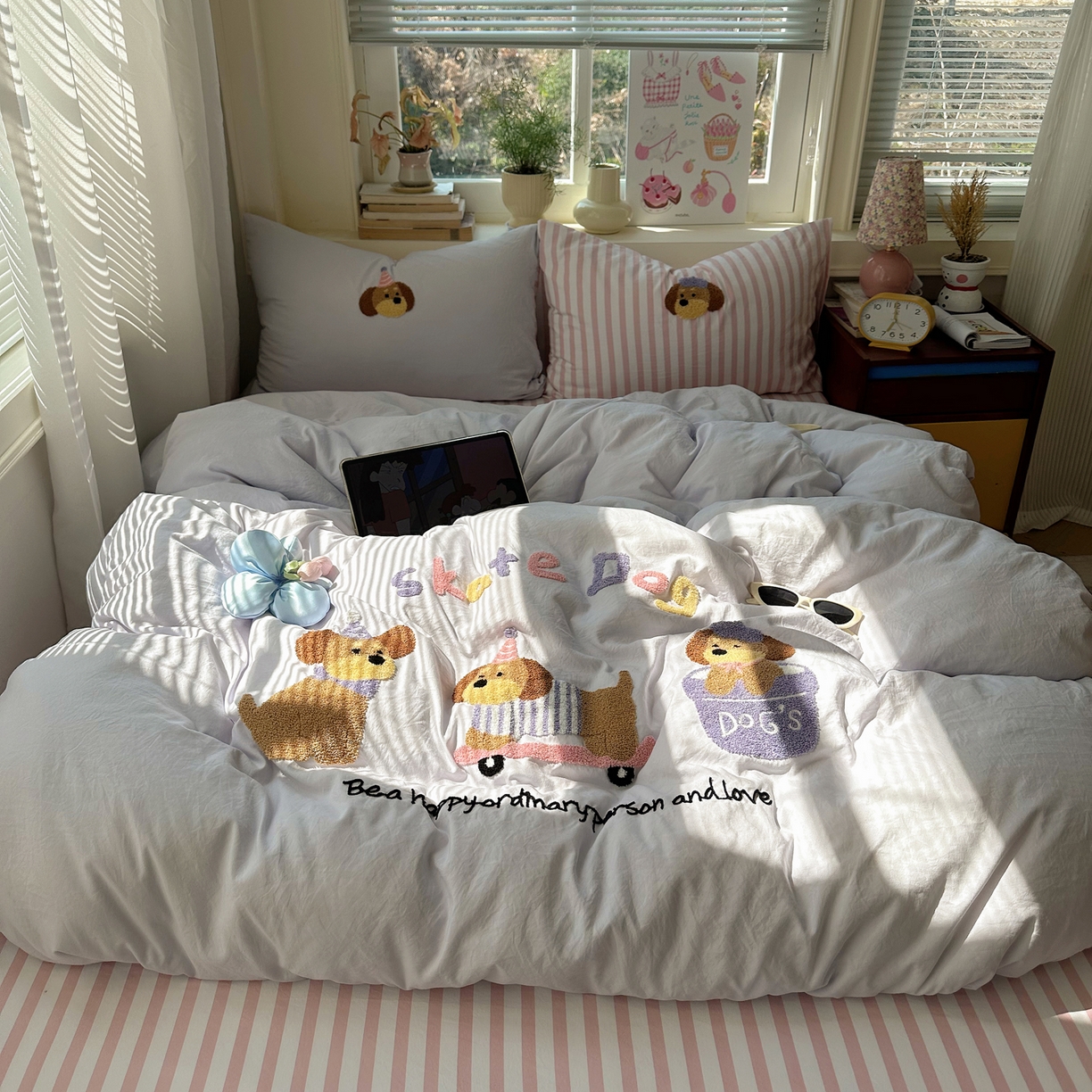 91家纺网 家纺一手货源 找家纺 顾里家纺 2026春夏新款ins可爱风云朵毛巾绣四件套（会员-3元  床笠定制不退换0 滑板狗