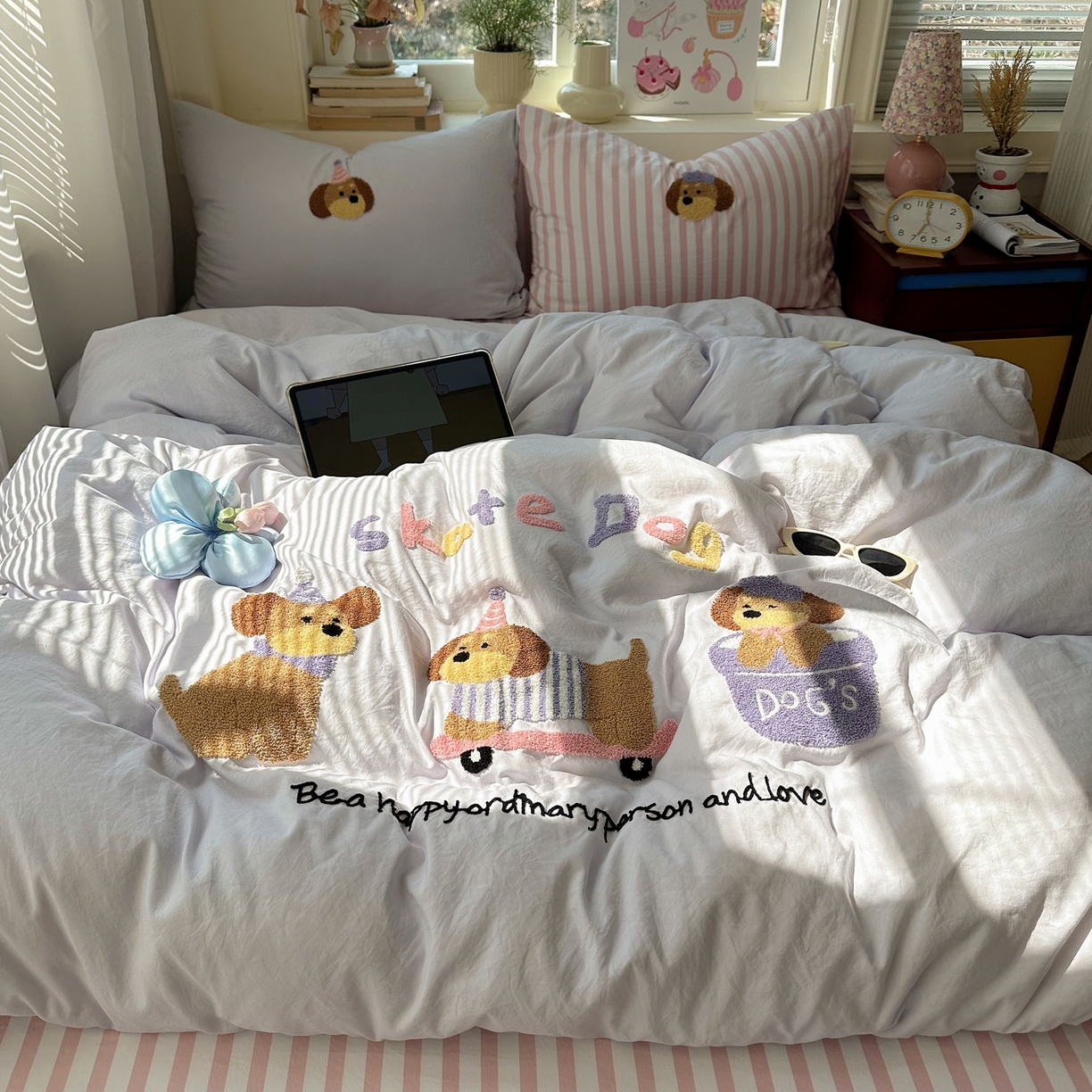 91家纺网 家纺一手货源 找家纺 顾里家纺 2026春夏新款ins可爱风云朵毛巾绣四件套（会员-3元  床笠定制不退换0 滑板狗