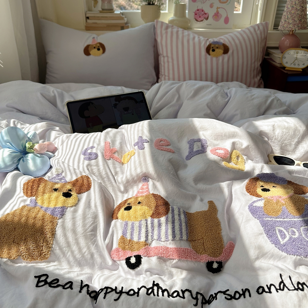 91家纺网 家纺一手货源 找家纺 顾里家纺 2026春夏新款ins可爱风云朵毛巾绣四件套（会员-3元  床笠定制不退换0 滑板狗