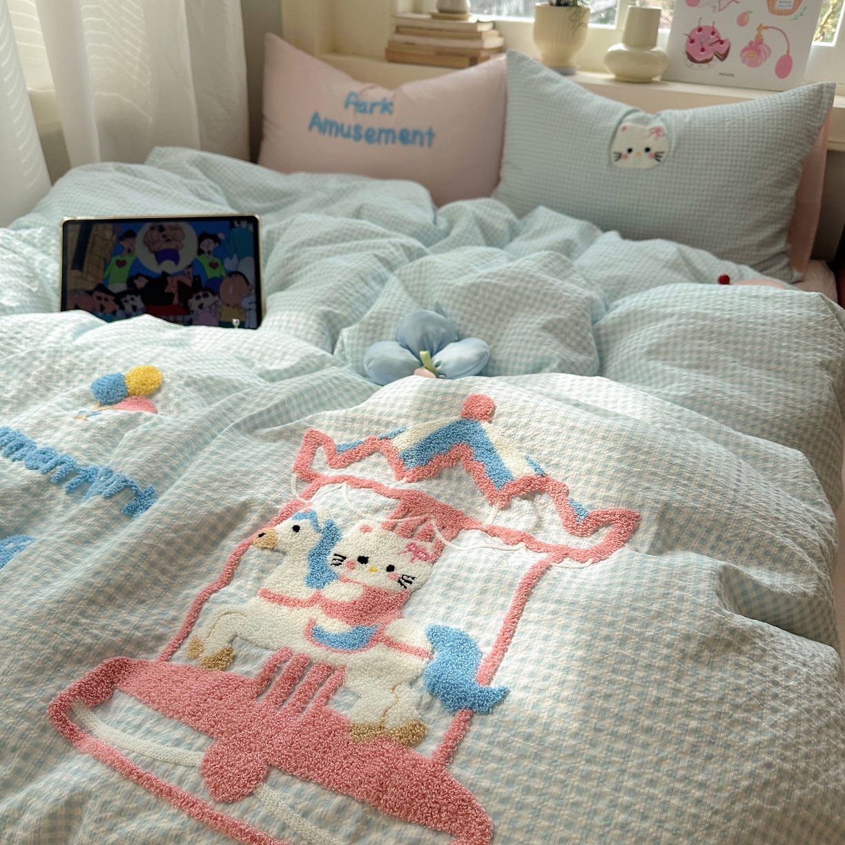 91家纺网 家纺一手货源 找家纺 顾里家纺 2026春夏新款ins可爱风云朵毛巾绣四件套（会员-3元  床笠定制不退换0 木马猫咪