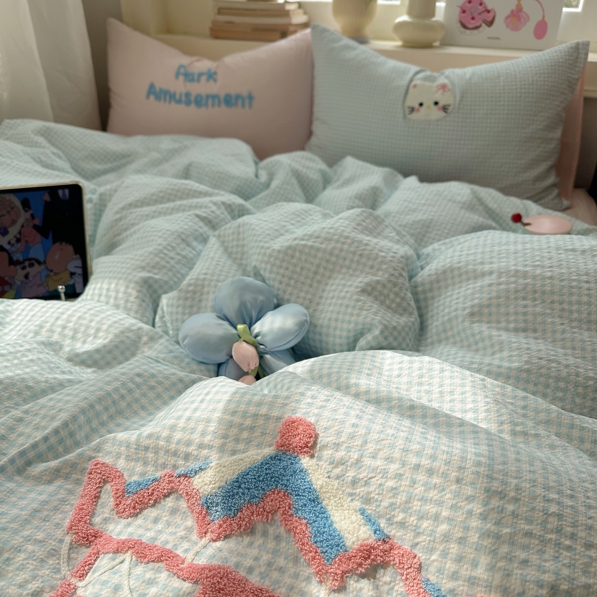 91家纺网 家纺一手货源 找家纺 顾里家纺 2026春夏新款ins可爱风云朵毛巾绣四件套（会员-3元  床笠定制不退换0 木马猫咪