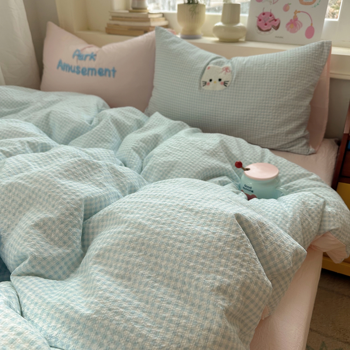 91家纺网 家纺一手货源 找家纺 顾里家纺 2026春夏新款ins可爱风云朵毛巾绣四件套（会员-3元  床笠定制不退换0 木马猫咪