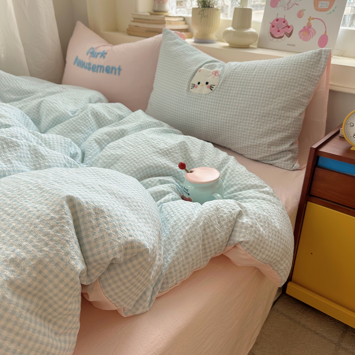 91家纺网 家纺一手货源 找家纺 顾里家纺 2026春夏新款ins可爱风云朵毛巾绣四件套（会员-3元  床笠定制不退换0 木马猫咪