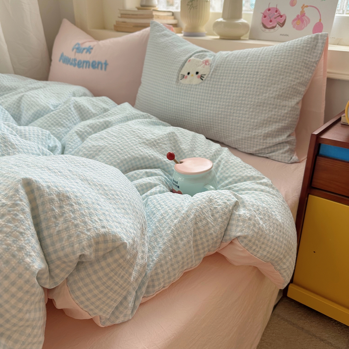 91家纺网 家纺一手货源 找家纺 顾里家纺 2026春夏新款ins可爱风云朵毛巾绣四件套（会员-3元  床笠定制不退换0 木马猫咪