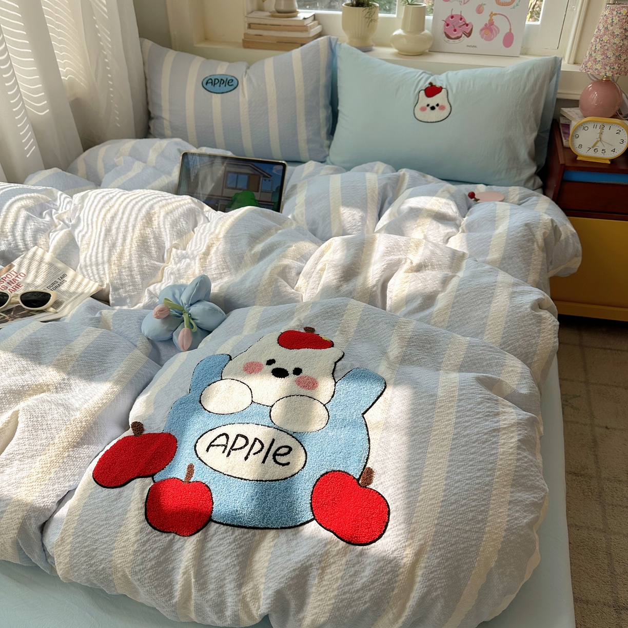 91家纺网 家纺一手货源 找家纺 顾里家纺 2026春夏新款ins可爱风云朵毛巾绣四件套（会员-3元  床笠定制不退换0 苹果熊