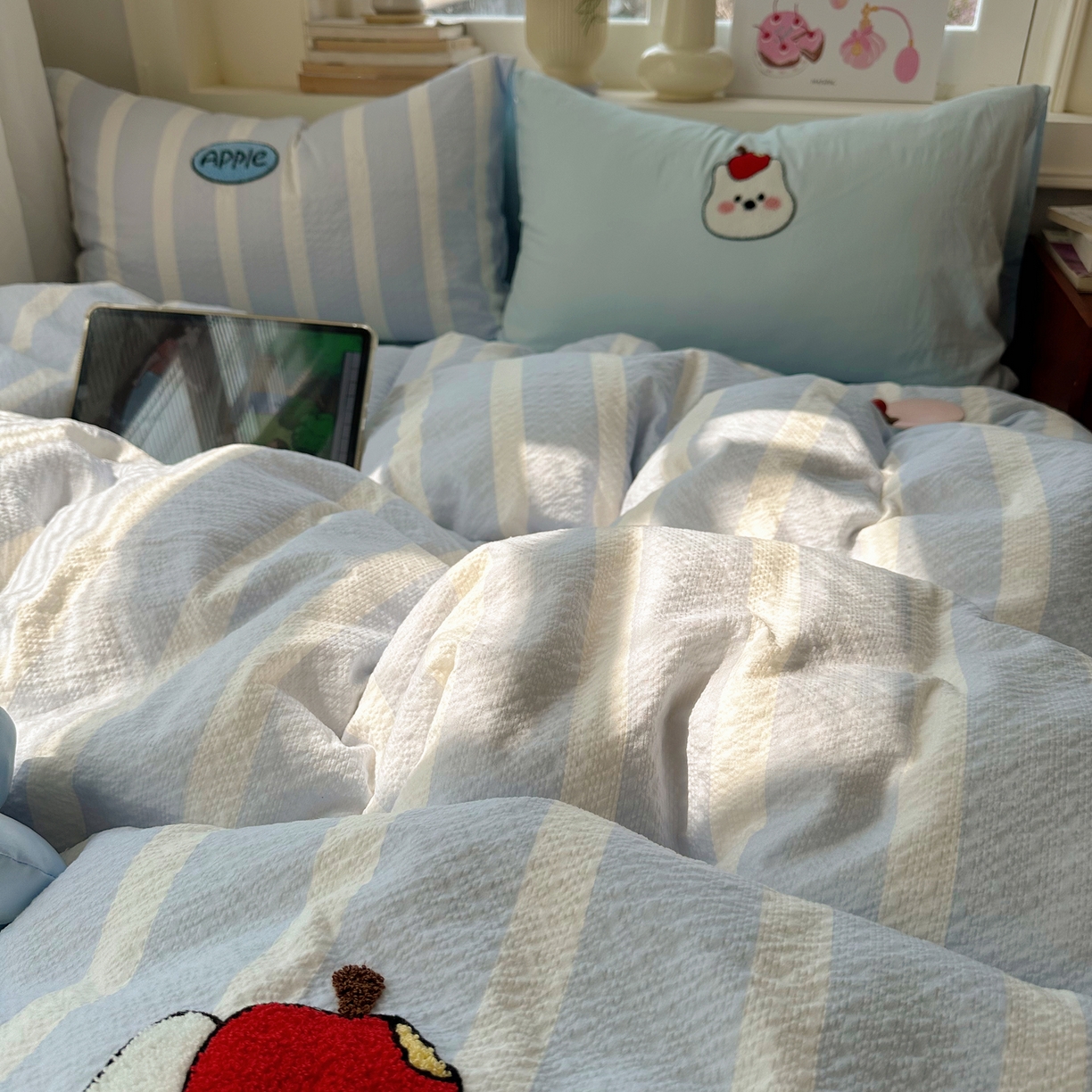 91家纺网 家纺一手货源 找家纺 顾里家纺 2026春夏新款ins可爱风云朵毛巾绣四件套（会员-3元  床笠定制不退换0 苹果熊