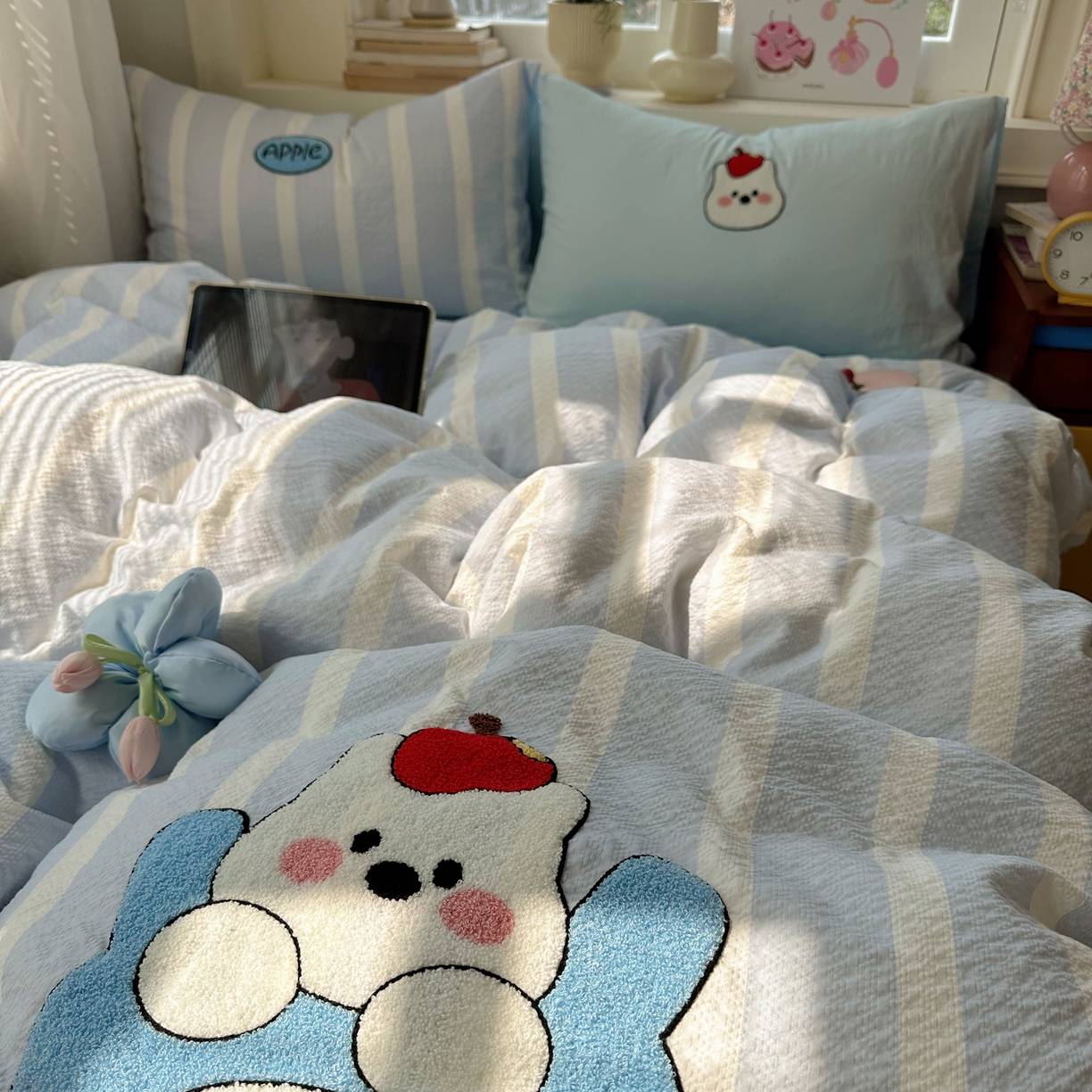91家纺网 家纺一手货源 找家纺 顾里家纺 2026春夏新款ins可爱风云朵毛巾绣四件套（会员-3元  床笠定制不退换0 苹果熊