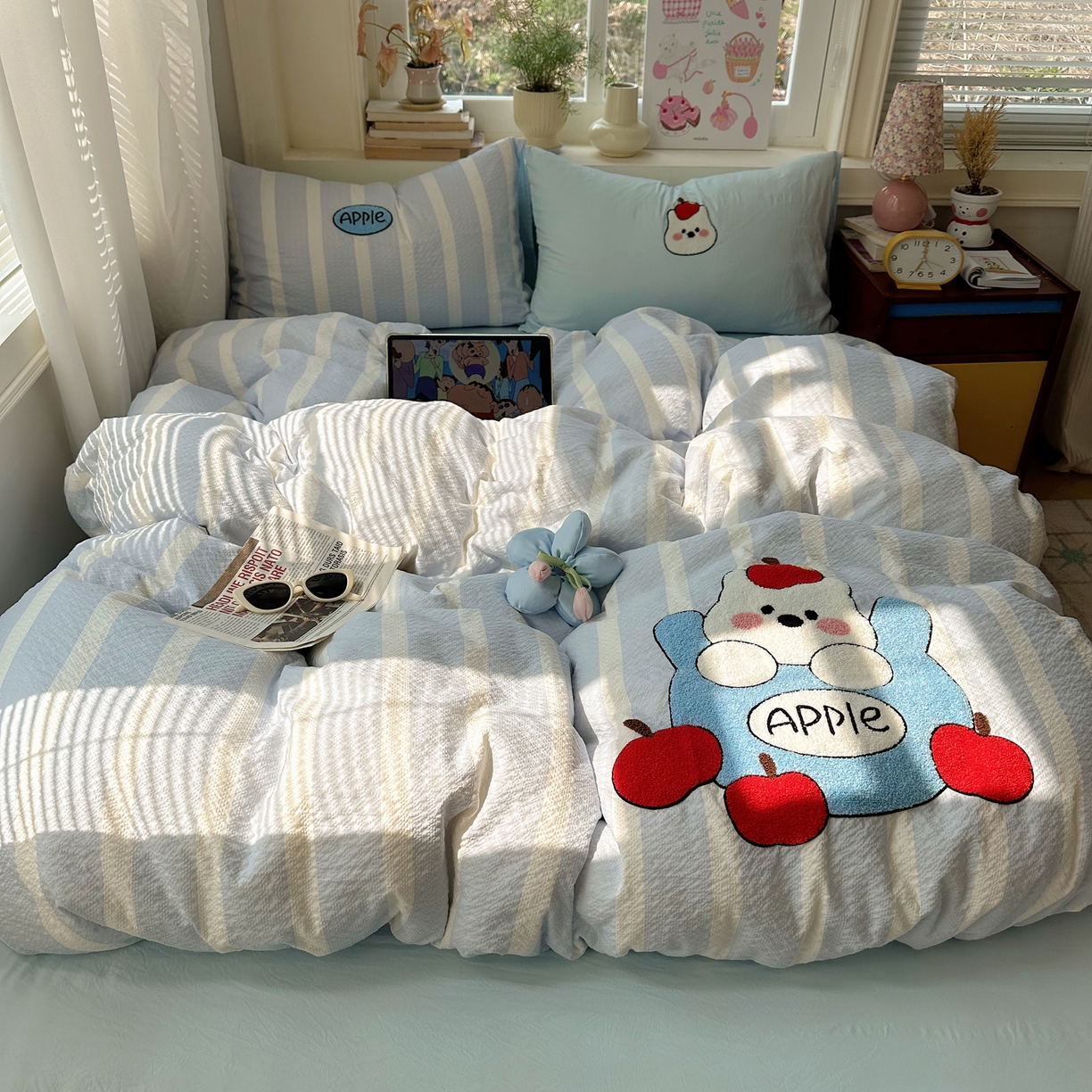 91家纺网 家纺一手货源 找家纺 顾里家纺 2026春夏新款ins可爱风云朵毛巾绣四件套（会员-3元  床笠定制不退换0 苹果熊