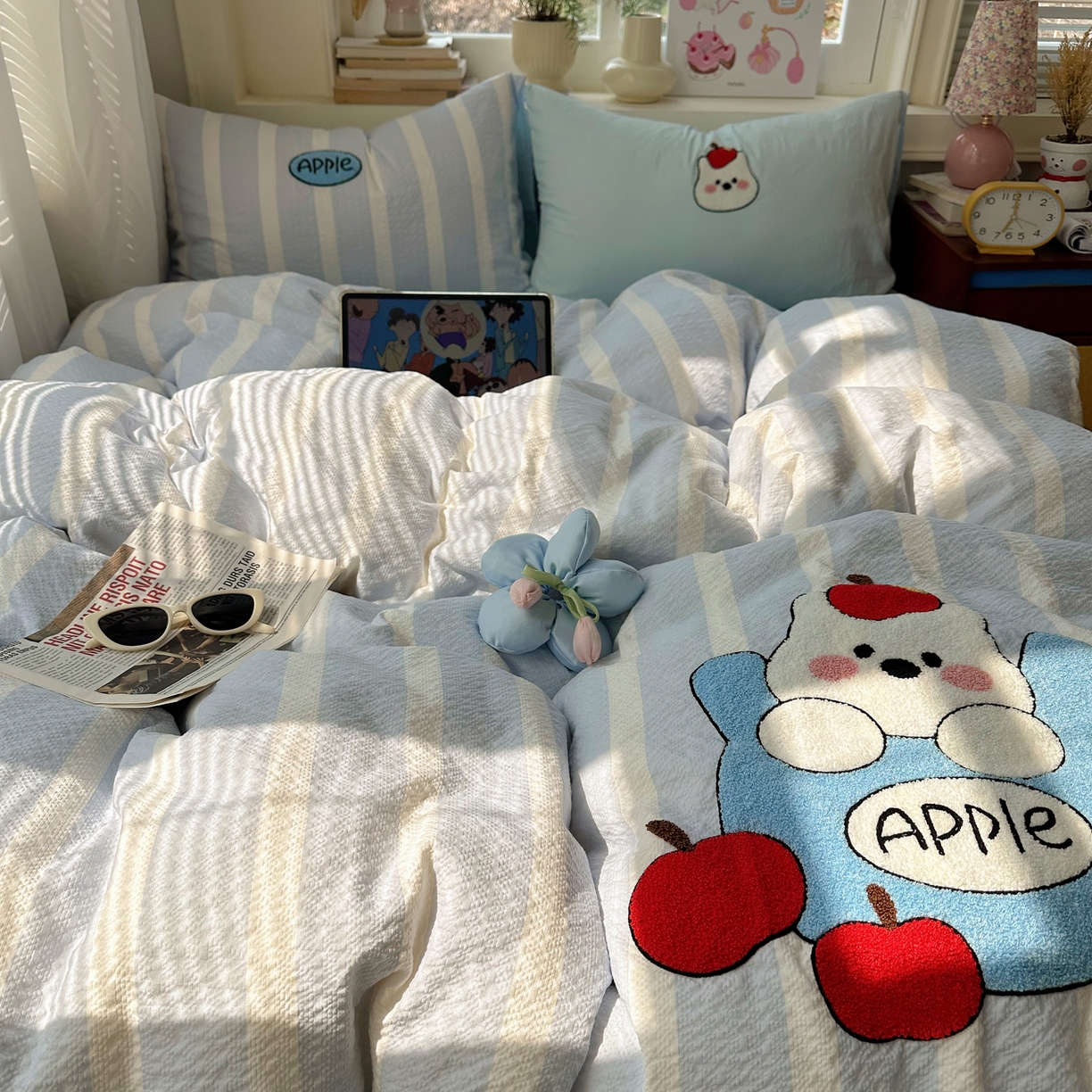 91家纺网 家纺一手货源 找家纺 顾里家纺 2026春夏新款ins可爱风云朵毛巾绣四件套（会员-3元  床笠定制不退换0 苹果熊
