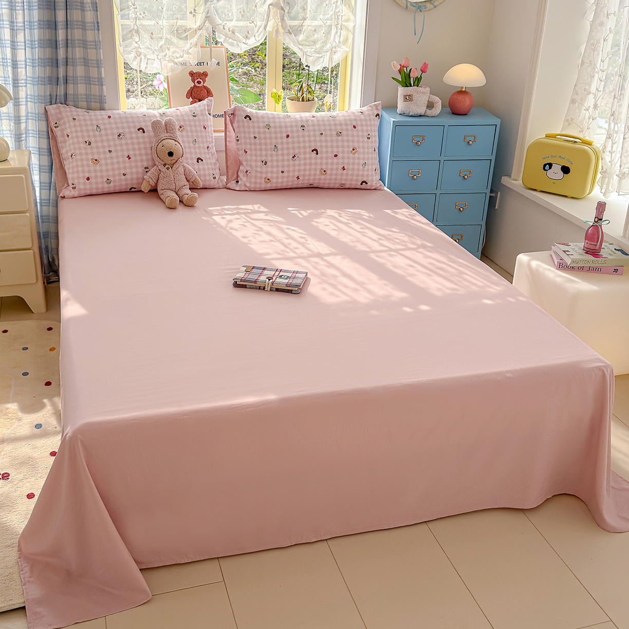 91家纺网 家纺一手货源 找家纺 元禾 2026新款A类古法水洗仿棉云感纱四件套 草莓熊-粉