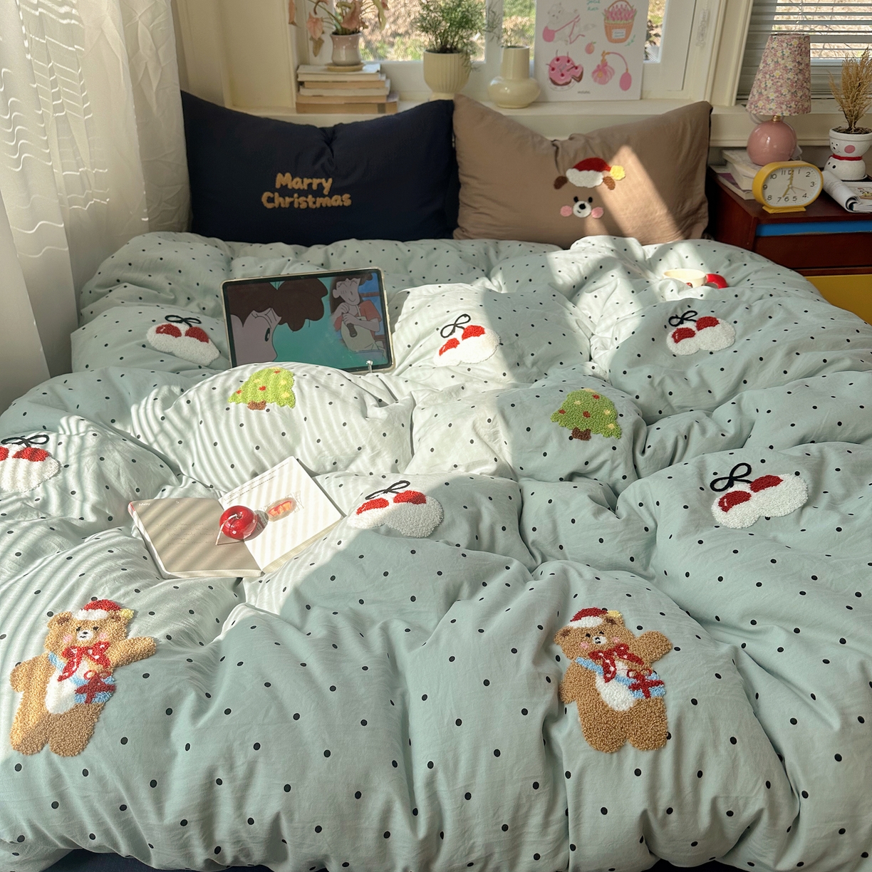 91家纺网 家纺一手货源 找家纺 顾里家纺 2026春夏新款ins可爱风云朵毛巾绣四件套（会员-3元  床笠定制不退换0 圣诞熊仔