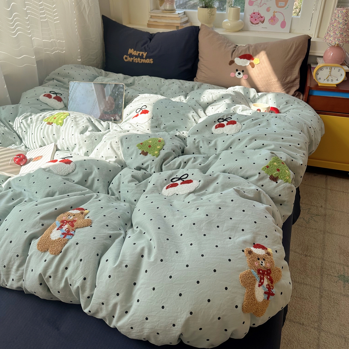 91家纺网 家纺一手货源 找家纺 顾里家纺 2026春夏新款ins可爱风云朵毛巾绣四件套（会员-3元  床笠定制不退换0 圣诞熊仔