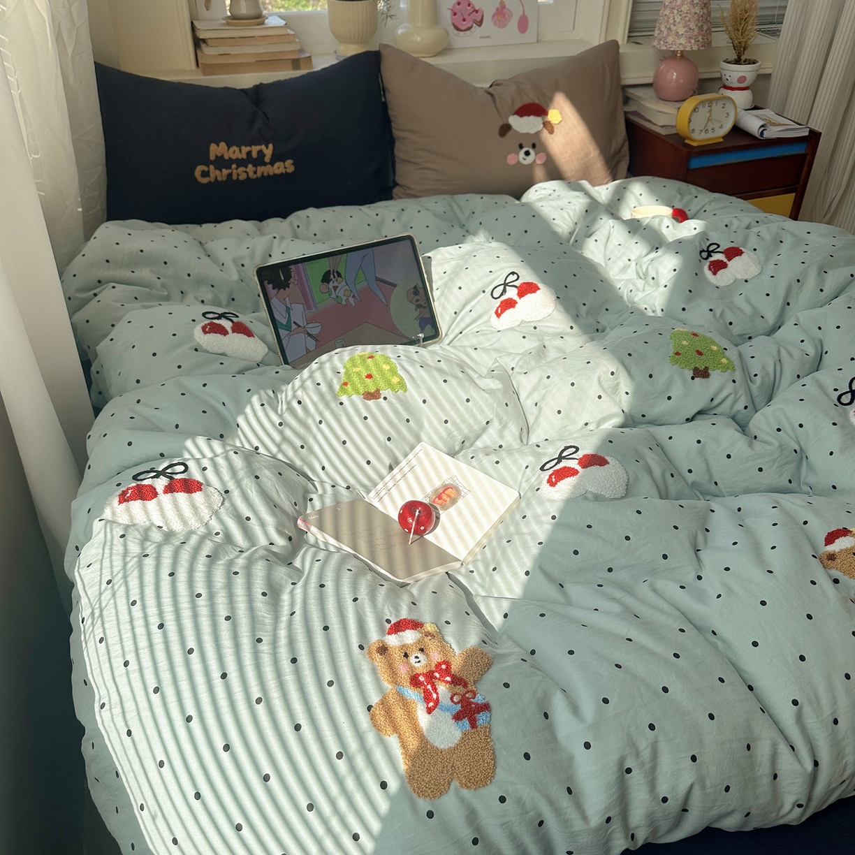 91家纺网 家纺一手货源 找家纺 顾里家纺 2026春夏新款ins可爱风云朵毛巾绣四件套（会员-3元  床笠定制不退换0 圣诞熊仔