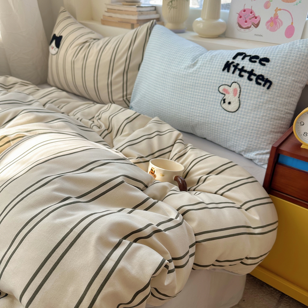 91家纺网 家纺一手货源 找家纺 顾里家纺 2026春夏新款ins可爱风云朵毛巾绣四件套（会员-3元  床笠定制不退换0 竖条猫咪