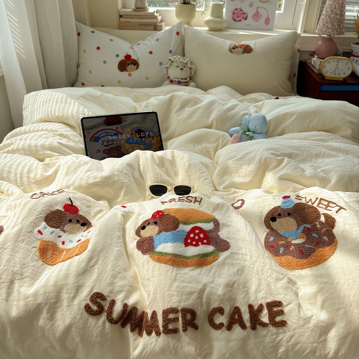 91家纺网 家纺一手货源 找家纺 顾里家纺 2026春夏新款ins可爱风云朵毛巾绣四件套（会员-3元  床笠定制不退换0 甜品腊肠狗