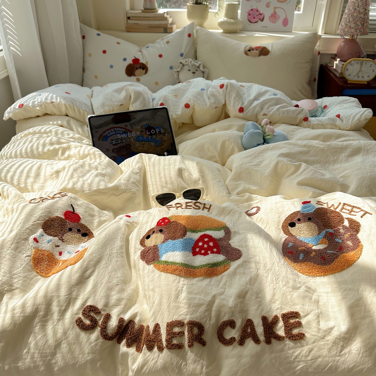 91家纺网 家纺一手货源 找家纺 顾里家纺 2026春夏新款ins可爱风云朵毛巾绣四件套（会员-3元  床笠定制不退换0 甜品腊肠狗