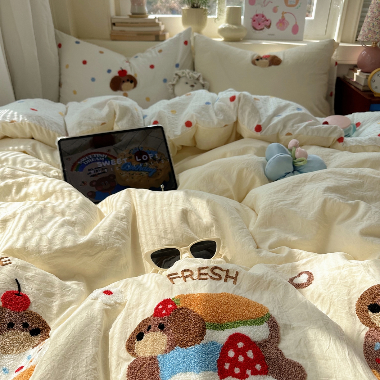 91家纺网 家纺一手货源 找家纺 顾里家纺 2026春夏新款ins可爱风云朵毛巾绣四件套（会员-3元  床笠定制不退换0 甜品腊肠狗