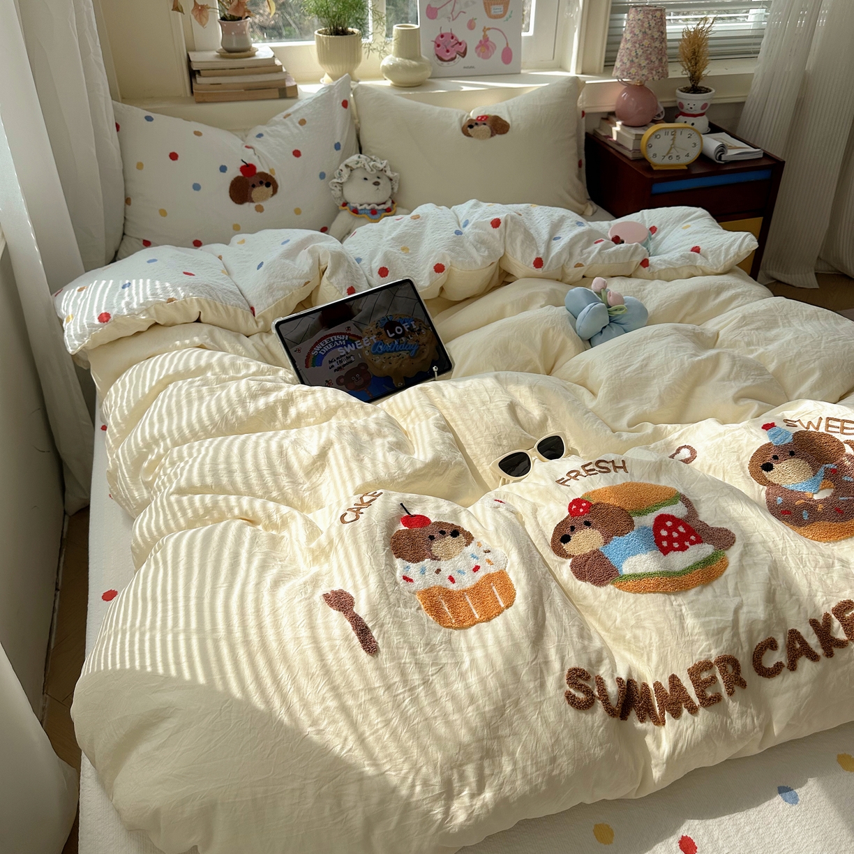 91家纺网 家纺一手货源 找家纺 顾里家纺 2026春夏新款ins可爱风云朵毛巾绣四件套（会员-3元  床笠定制不退换0 甜品腊肠狗