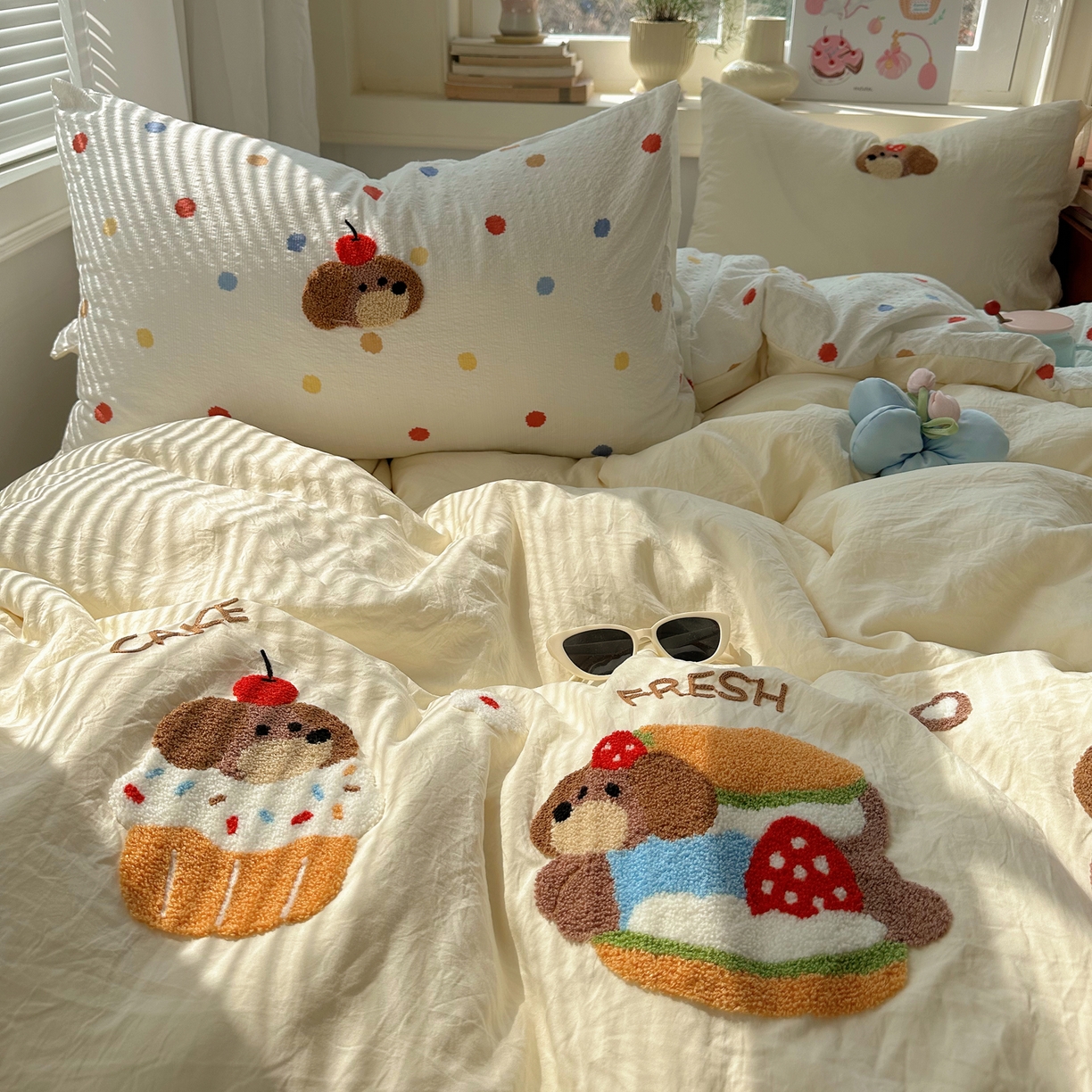 91家纺网 家纺一手货源 找家纺 顾里家纺 2026春夏新款ins可爱风云朵毛巾绣四件套（会员-3元  床笠定制不退换0 甜品腊肠狗