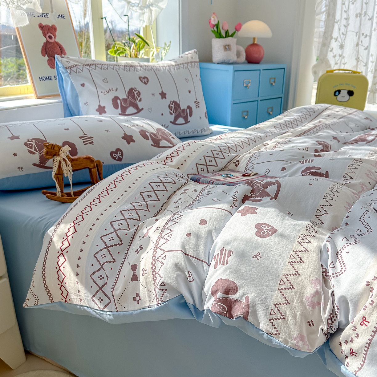 91家纺网 家纺一手货源 找家纺 元禾 2026新款A类古法水洗仿棉云感纱四件套 英伦小木马