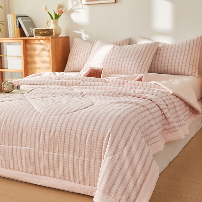 91家纺网 家纺一手货源 找家纺 海洋家纺 2026新款100%新疆棉花格子夏被亲肤仿棉夏凉被纯手包边空调被薄被子 贝拉-粉