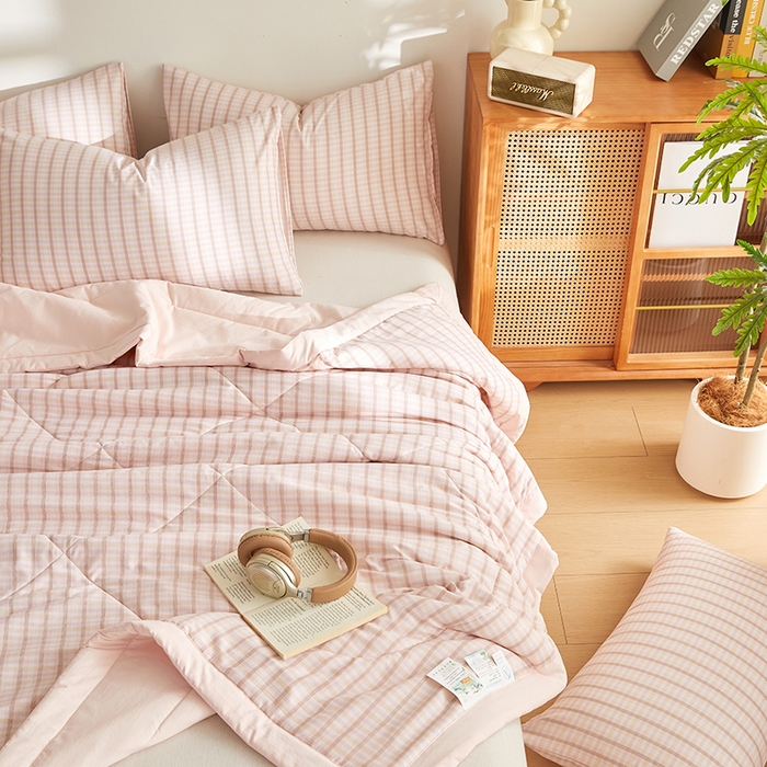 91家纺网 家纺一手货源 找家纺 海洋家纺 2026新款100%新疆棉花格子夏被亲肤仿棉夏凉被纯手包边空调被薄被子 贝拉-粉