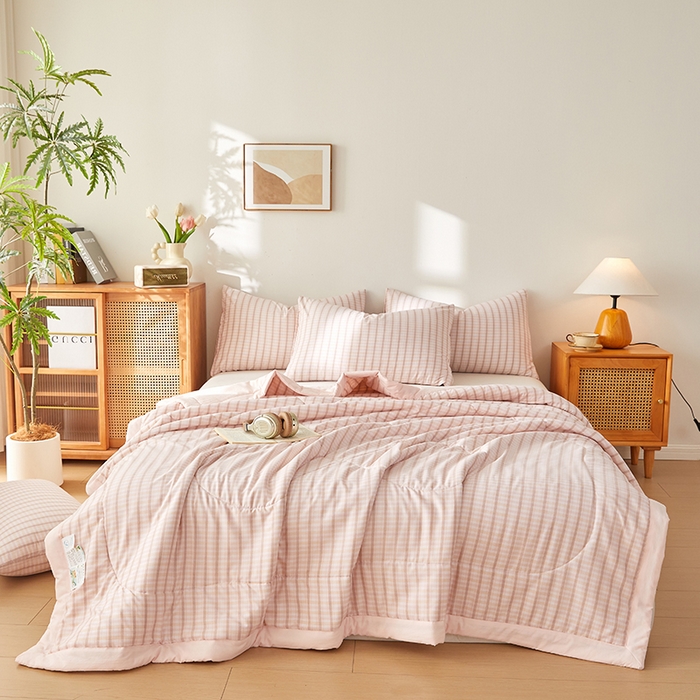 91家纺网 家纺一手货源 找家纺 海洋家纺 2026新款100%新疆棉花格子夏被亲肤仿棉夏凉被纯手包边空调被薄被子 贝拉-粉