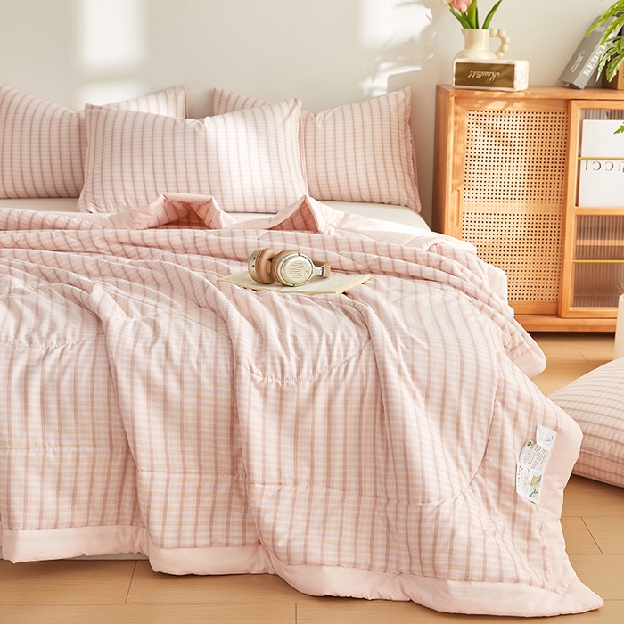 91家纺网 家纺一手货源 找家纺 海洋家纺 2026新款100%新疆棉花格子夏被亲肤仿棉夏凉被纯手包边空调被薄被子 贝拉-粉