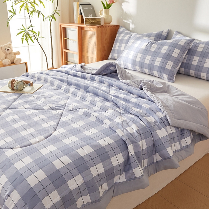 91家纺网 家纺一手货源 找家纺 海洋家纺 2026新款100%新疆棉花格子夏被亲肤仿棉夏凉被纯手包边空调被薄被子 简约-蓝