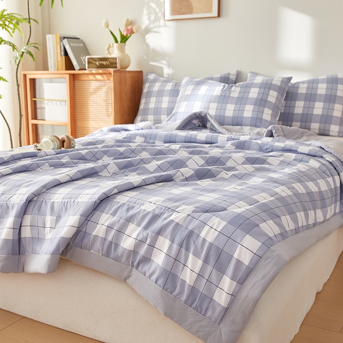 91家纺网 家纺一手货源 找家纺 海洋家纺 2026新款100%新疆棉花格子夏被亲肤仿棉夏凉被纯手包边空调被薄被子 简约-蓝