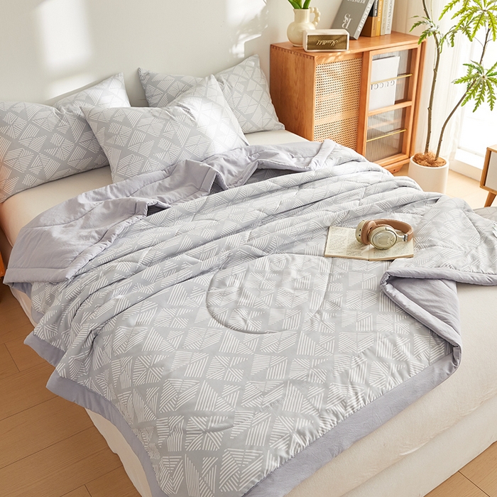 91家纺网 家纺一手货源 找家纺 海洋家纺 2026新款100%新疆棉花格子夏被亲肤仿棉夏凉被纯手包边空调被薄被子 律动-灰