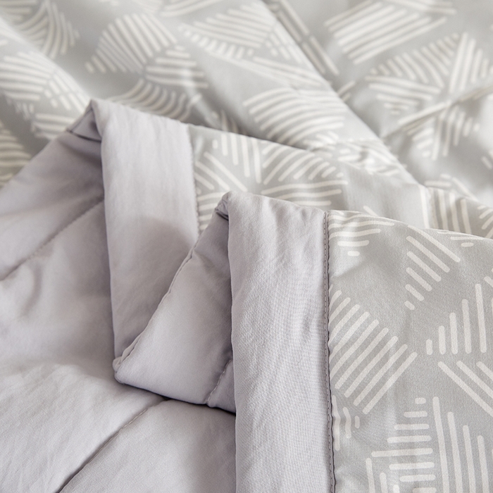 91家纺网 家纺一手货源 找家纺 海洋家纺 2026新款100%新疆棉花格子夏被亲肤仿棉夏凉被纯手包边空调被薄被子 律动-灰