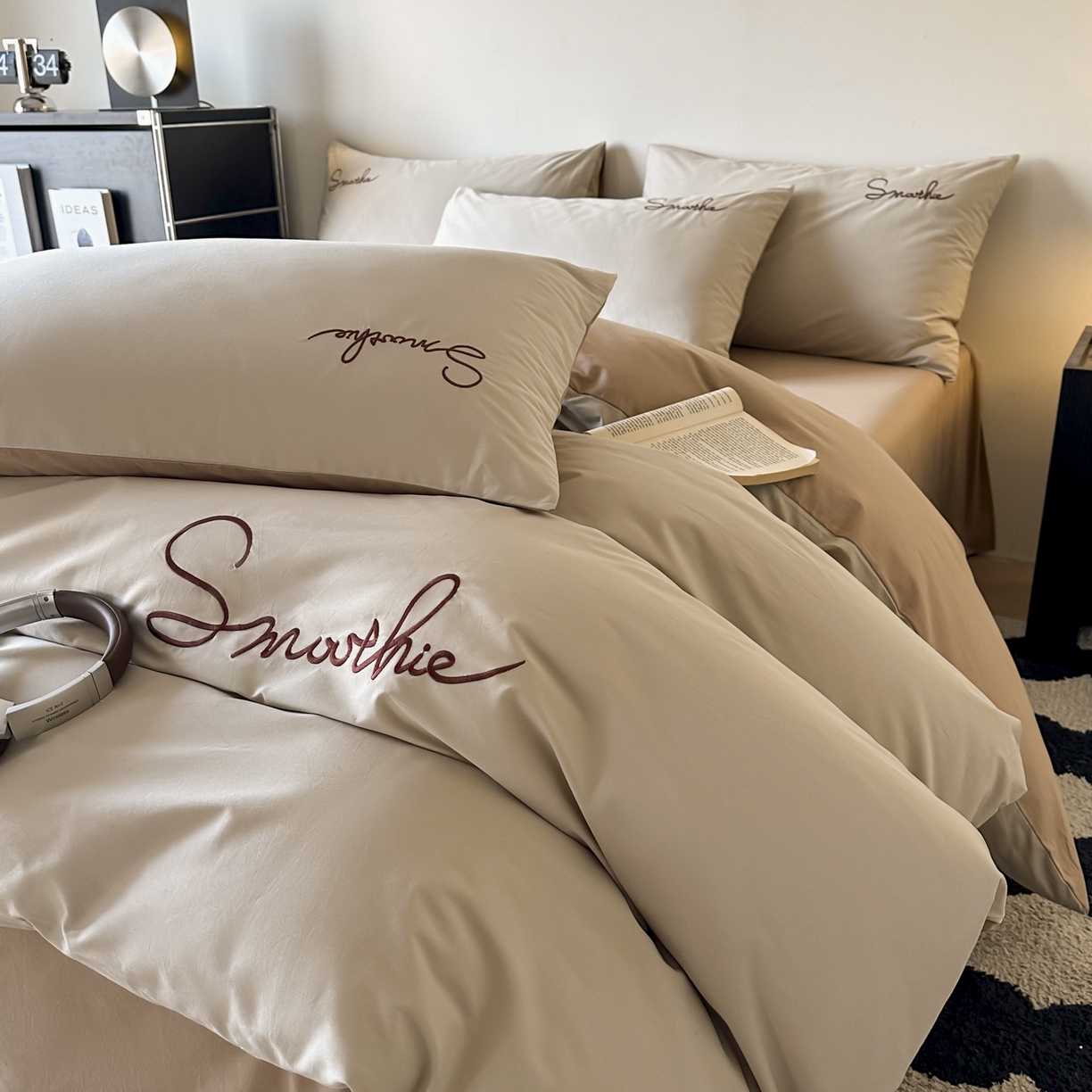 91家纺网 家纺一手货源 找家纺 ab家纺 2026新款刺绣双拼40支全棉水洗四件套 卡其米咖