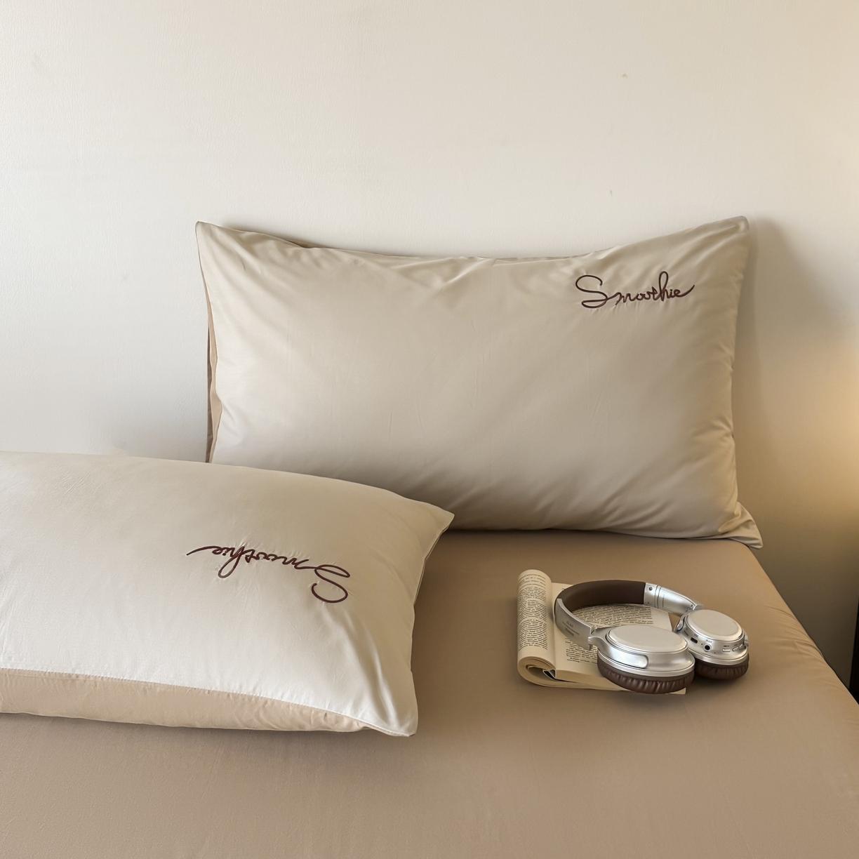 91家纺网 家纺一手货源 找家纺 ab家纺 2026新款刺绣双拼40支全棉水洗四件套 卡其米咖