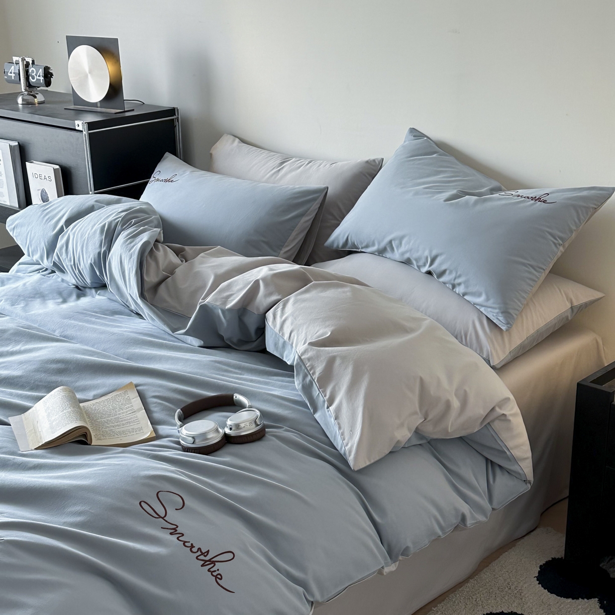 91家纺网 家纺一手货源 找家纺 ab家纺 2026新款刺绣双拼40支全棉水洗四件套 蓝灰