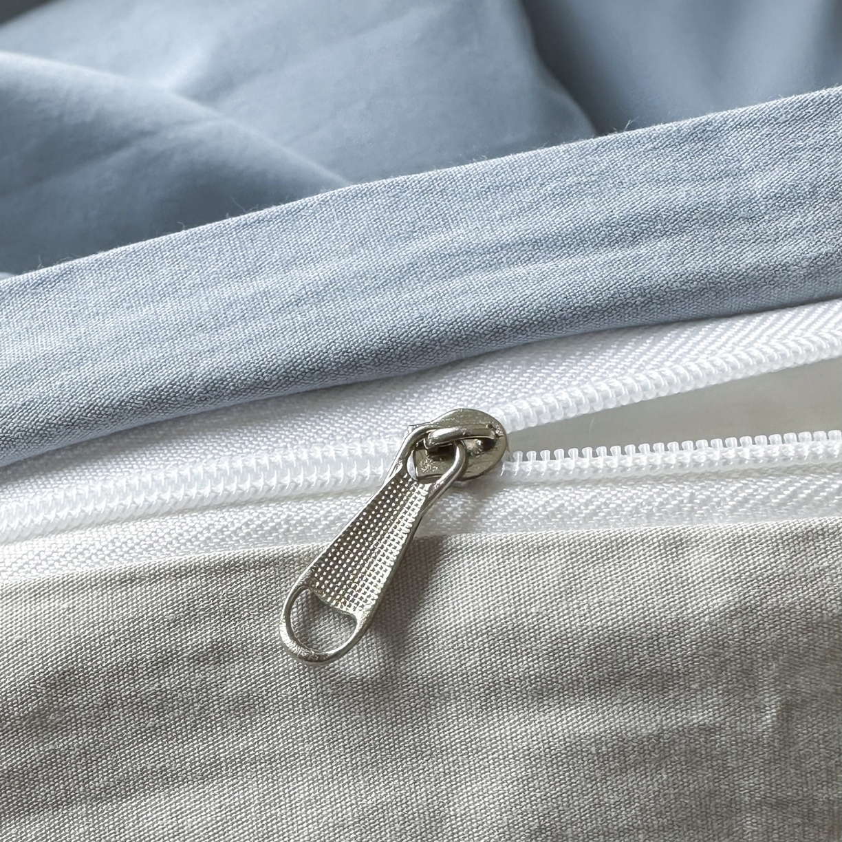 91家纺网 家纺一手货源 找家纺 ab家纺 2026新款刺绣双拼40支全棉水洗四件套 蓝灰