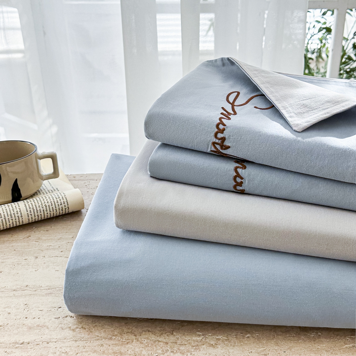 91家纺网 家纺一手货源 找家纺 ab家纺 2026新款刺绣双拼40支全棉水洗四件套 蓝灰