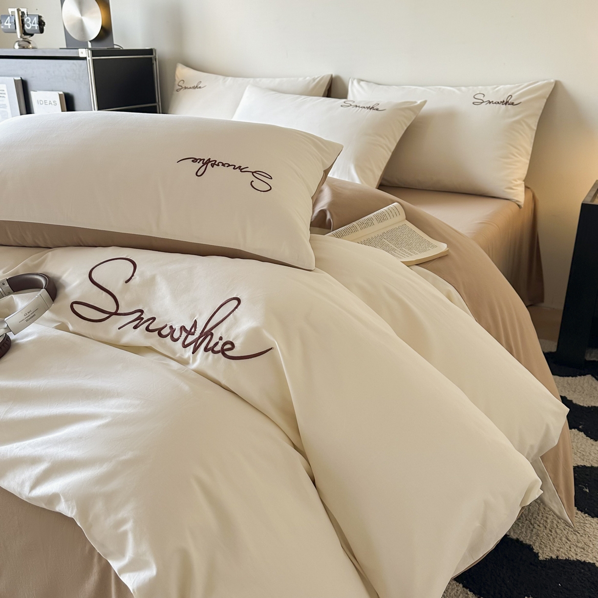 91家纺网 家纺一手货源 找家纺 ab家纺 2026新款刺绣双拼40支全棉水洗四件套 奶油米咖