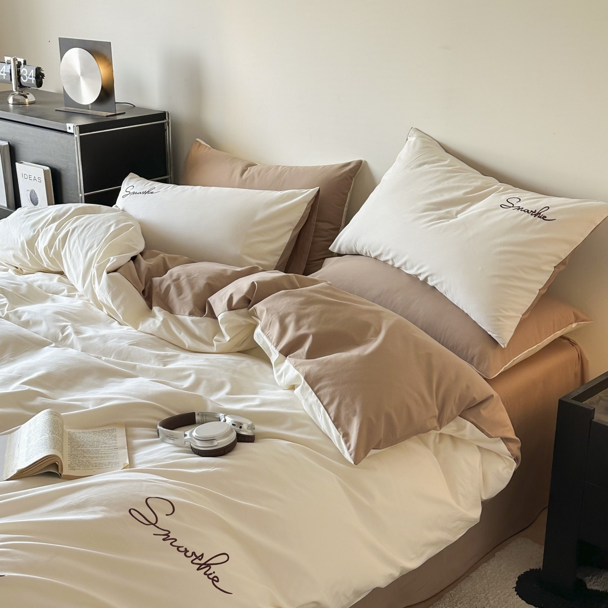 91家纺网 家纺一手货源 找家纺 ab家纺 2026新款刺绣双拼40支全棉水洗四件套 奶油米咖