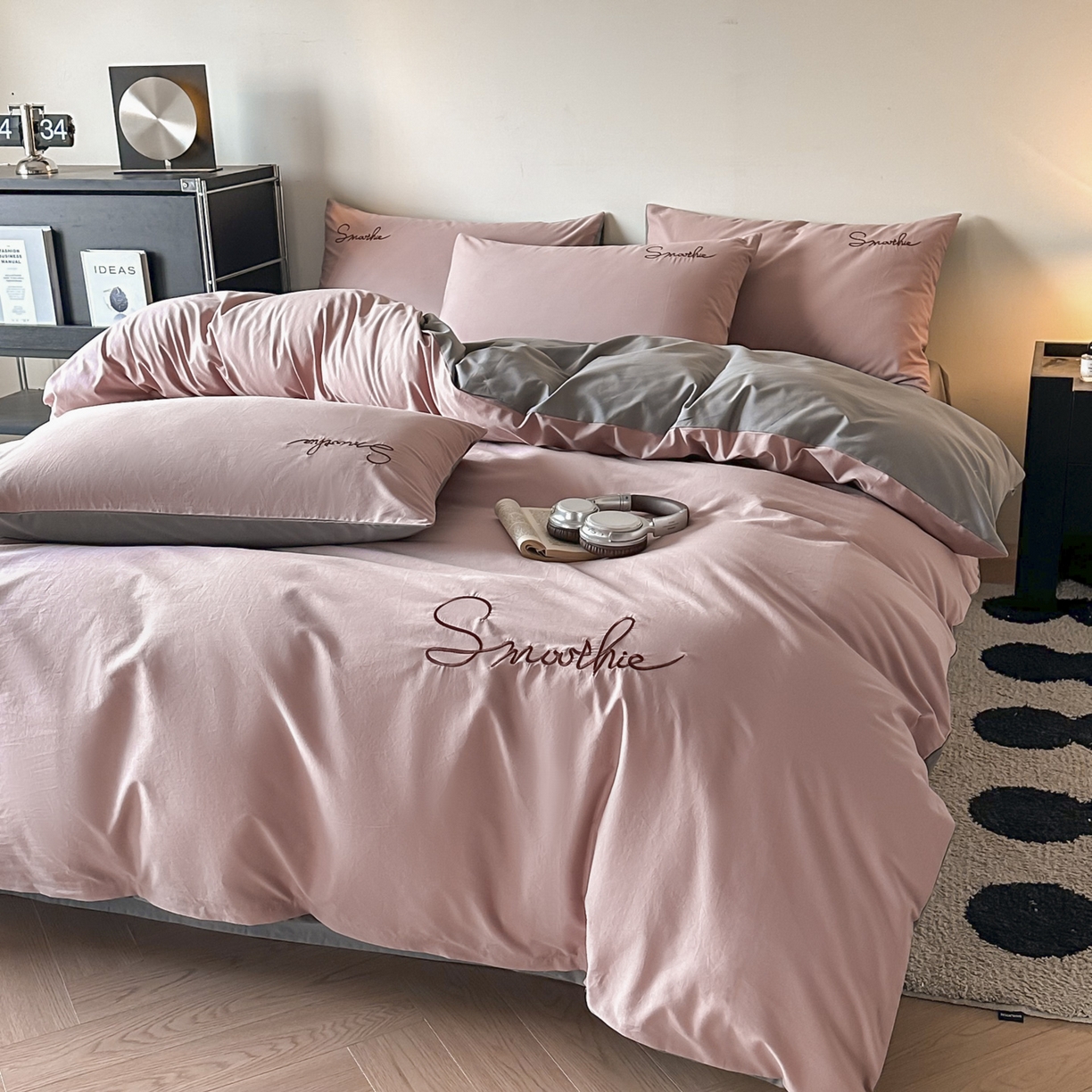 91家纺网 家纺一手货源 找家纺 ab家纺 2026新款刺绣双拼40支全棉水洗四件套 藕粉深灰