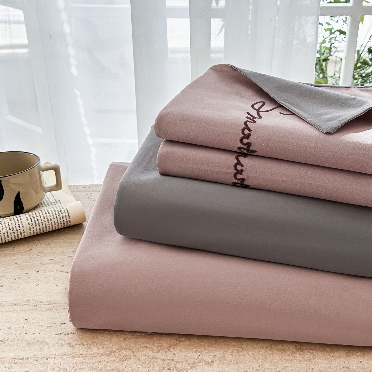 91家纺网 家纺一手货源 找家纺 ab家纺 2026新款刺绣双拼40支全棉水洗四件套 藕粉深灰