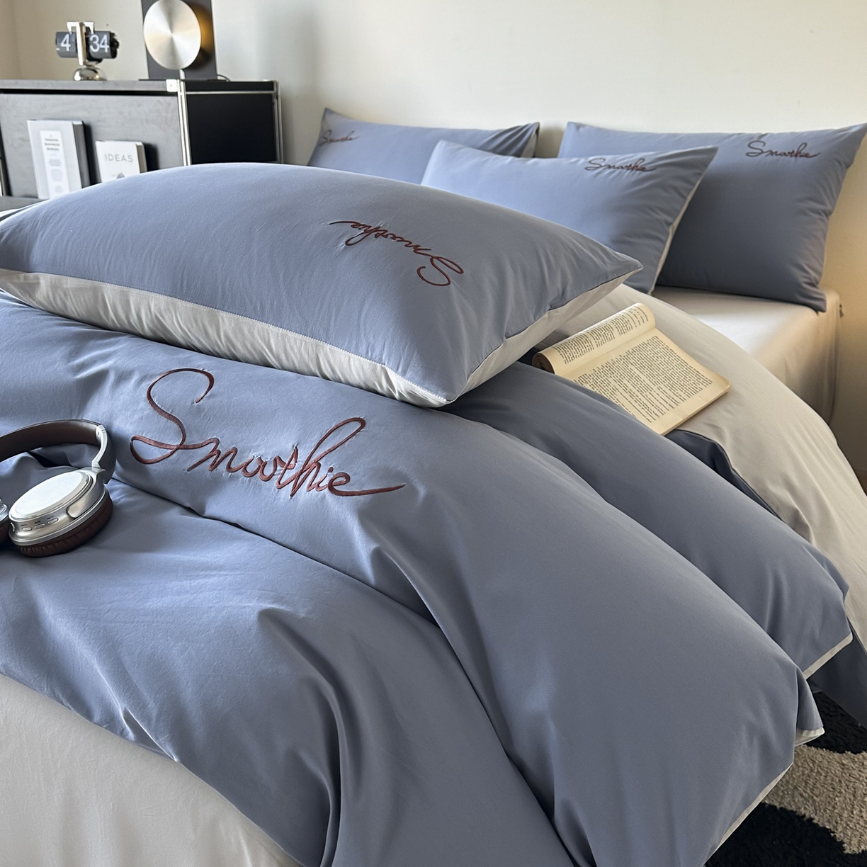 91家纺网 家纺一手货源 找家纺 ab家纺 2026新款刺绣双拼40支全棉水洗四件套 晴空蓝烟灰