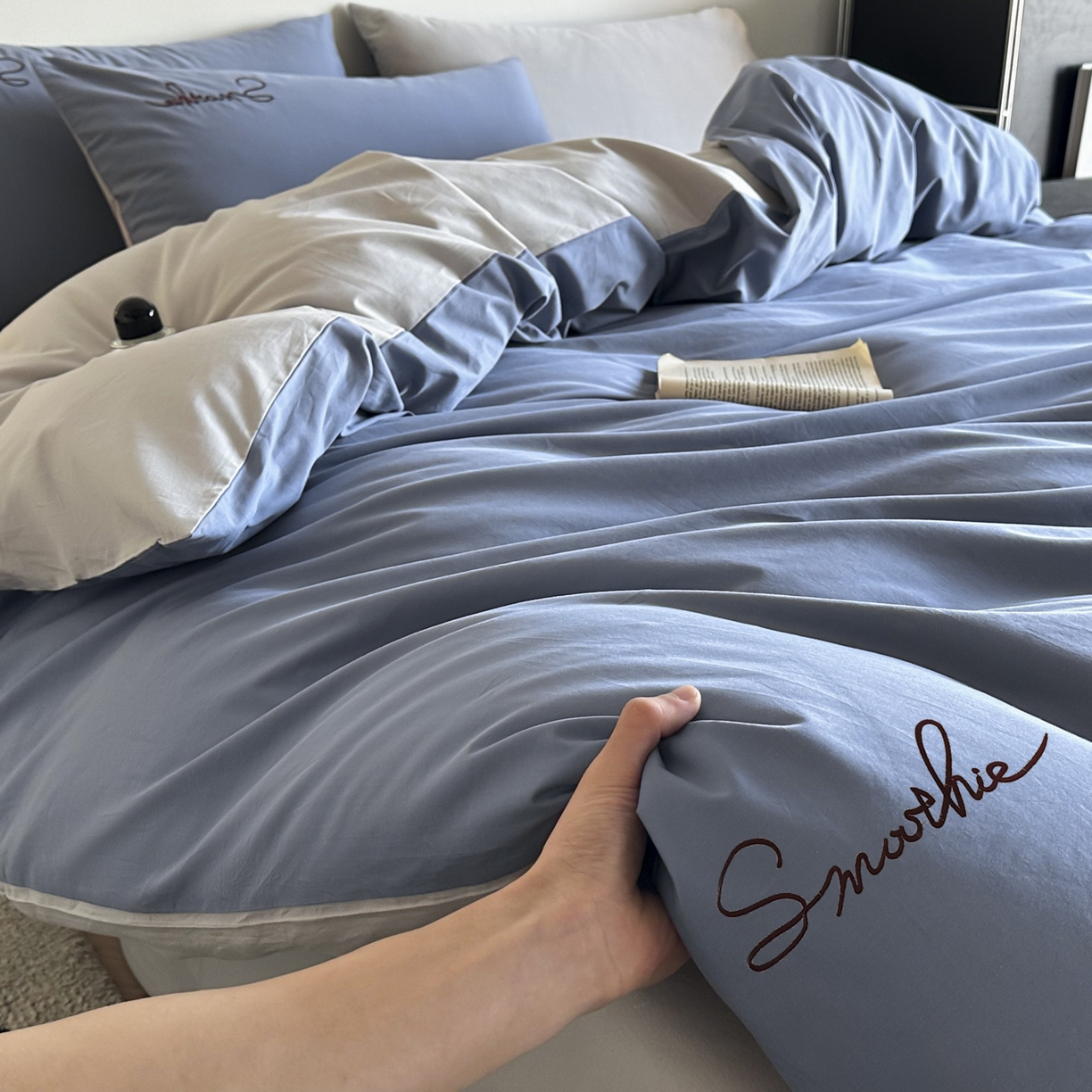 91家纺网 家纺一手货源 找家纺 ab家纺 2026新款刺绣双拼40支全棉水洗四件套 晴空蓝烟灰