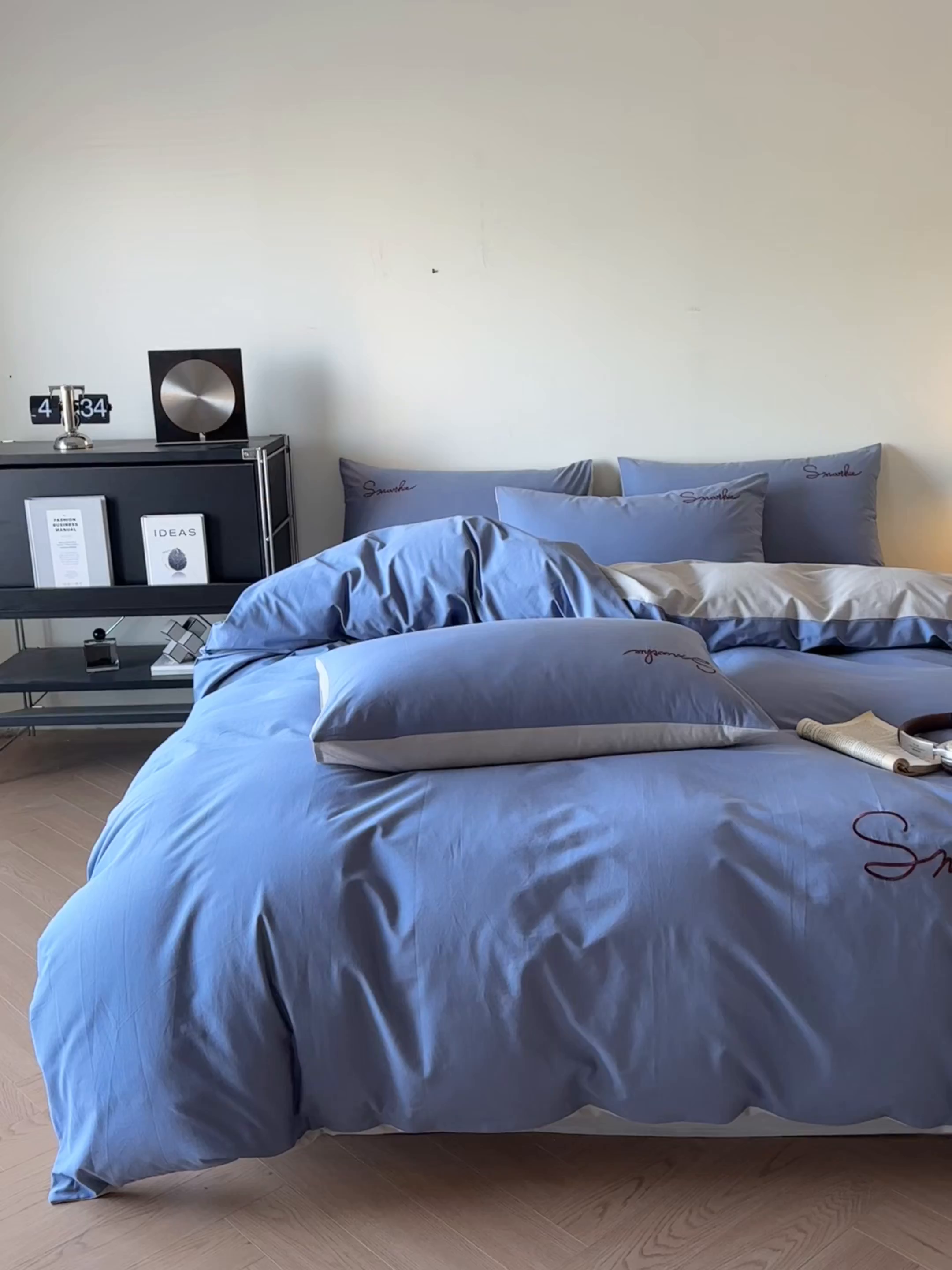 91家纺网 家纺一手货源 找家纺 ab家纺 2026新款刺绣双拼40支全棉水洗四件套 晴空蓝烟灰