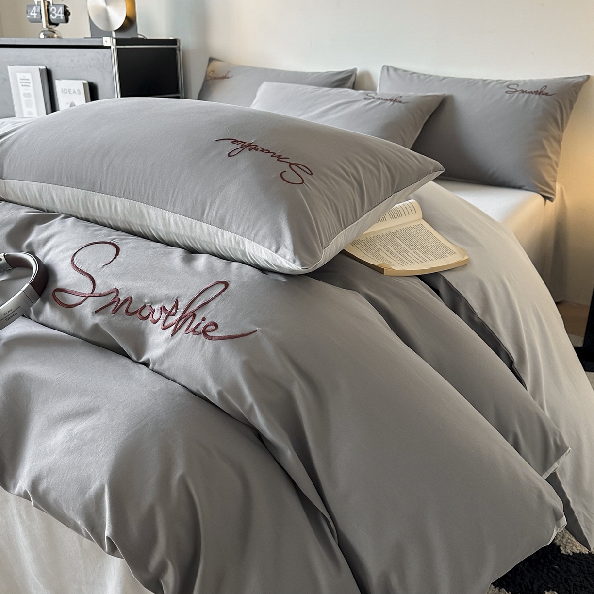 91家纺网 家纺一手货源 找家纺 ab家纺 2026新款刺绣双拼40支全棉水洗四件套 深灰烟灰