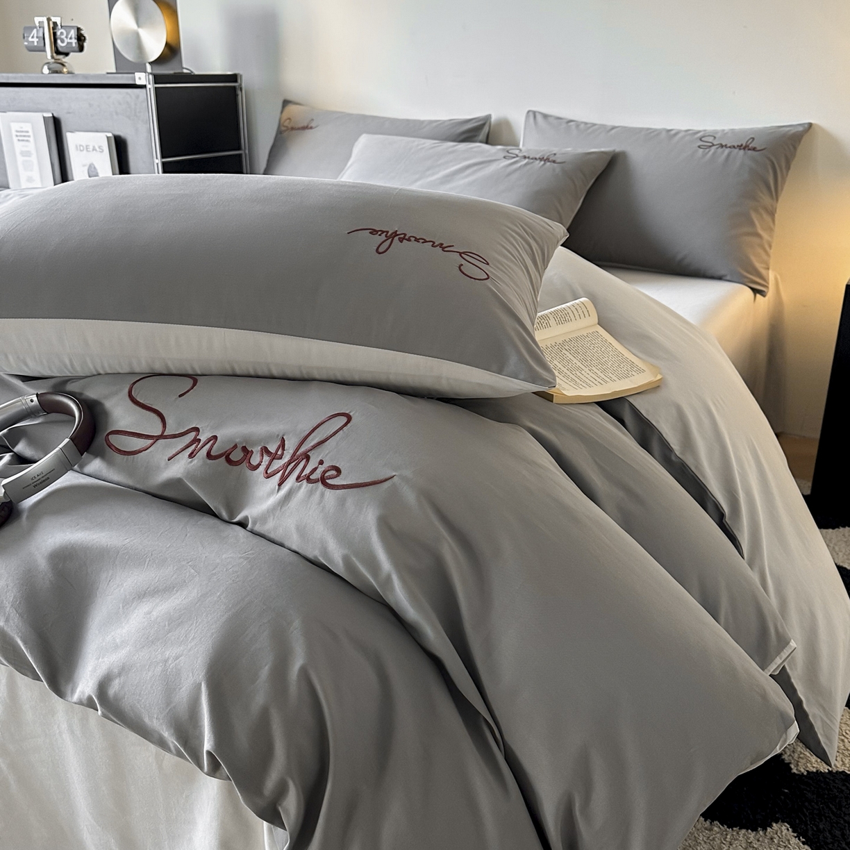 91家纺网 家纺一手货源 找家纺 ab家纺 2026新款刺绣双拼40支全棉水洗四件套 深灰烟灰