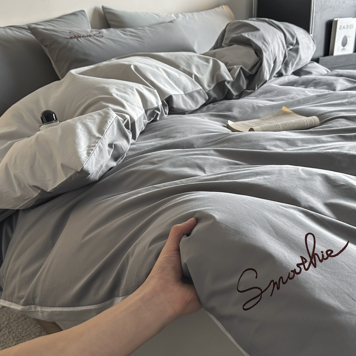 91家纺网 家纺一手货源 找家纺 ab家纺 2026新款刺绣双拼40支全棉水洗四件套 深灰烟灰