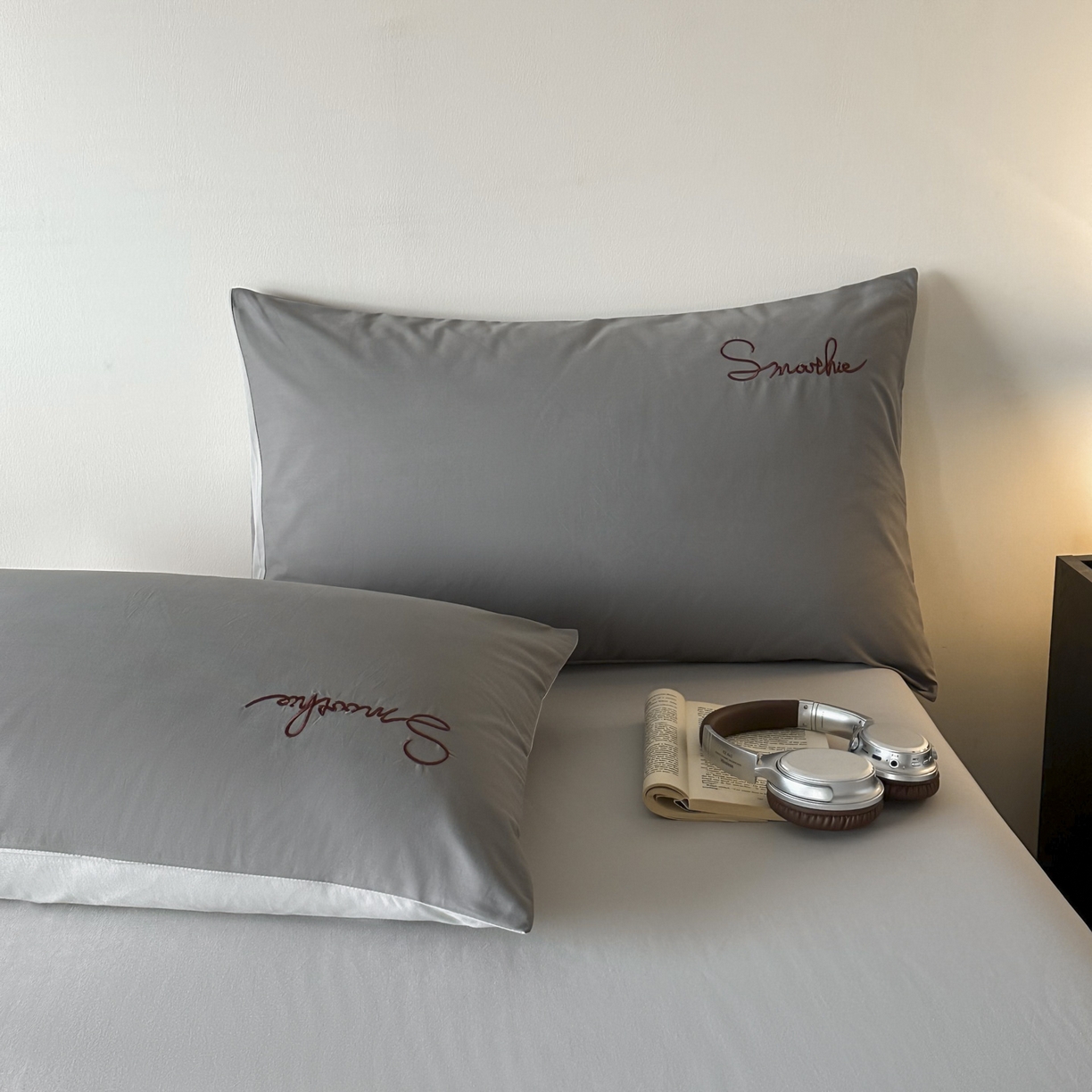 91家纺网 家纺一手货源 找家纺 ab家纺 2026新款刺绣双拼40支全棉水洗四件套 深灰烟灰