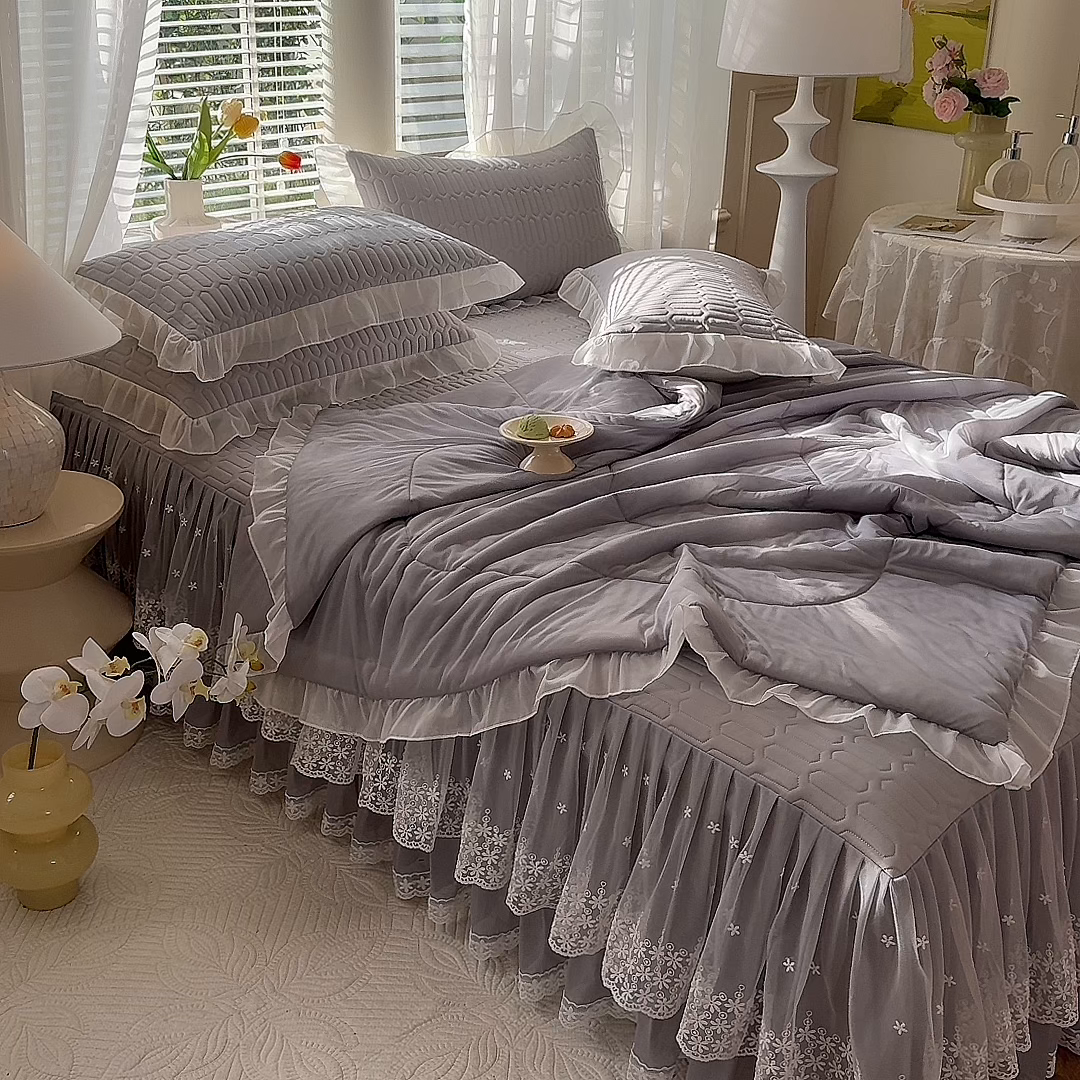 91家纺网 家纺一手货源 找家纺 后庭寝室 2026春夏新款乳胶凉席夏凉被空调被夏被四件套-爱意系列 爱意-浅灰
